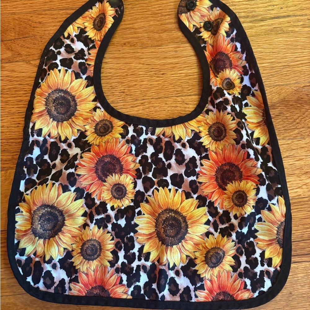 🔥5 FOR $25🔥 Texas Tushies Vibrant Sunflower and Leopard Flip Bib